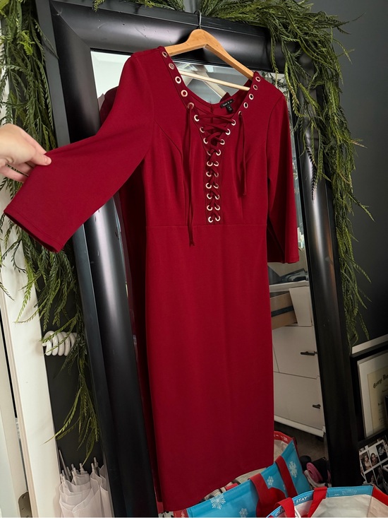 Sami & Jo Dresses & Skirts - Sami & Jo Burgundy Lace-Up Grommet Sheath Midi Dress Size M